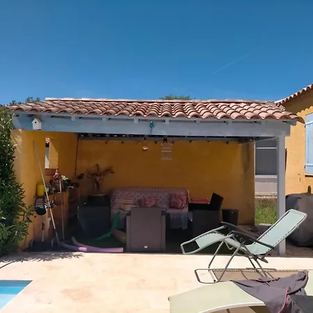 20 M2 Avec Piscine Et Terrasse Péret