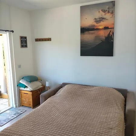 20 M2 Avec Piscine Et Terrasse * Péret